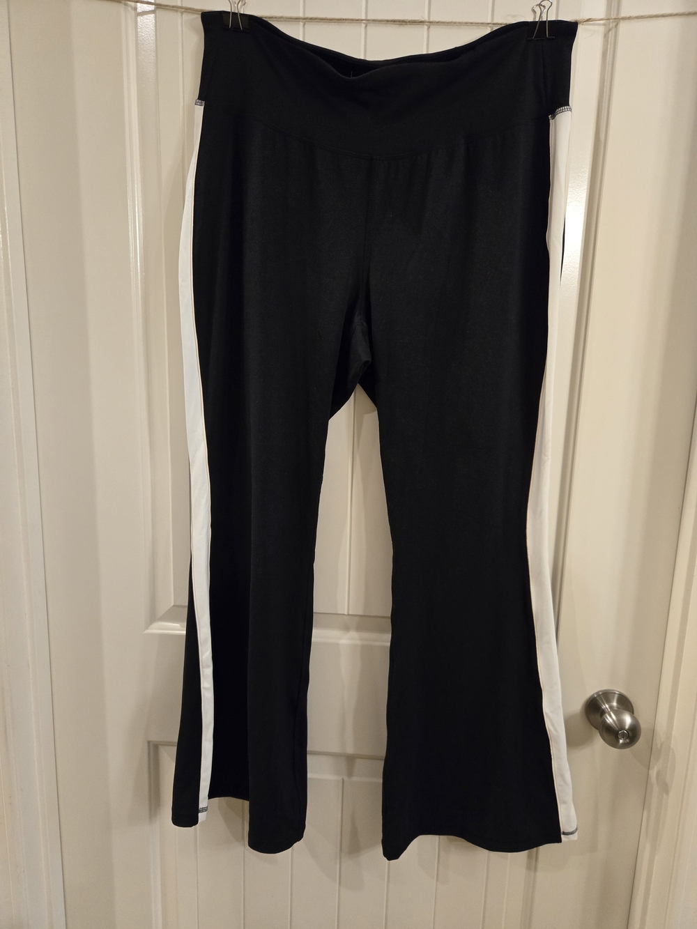 Livi Active Black Leggings with White Side Panels Size 22/24